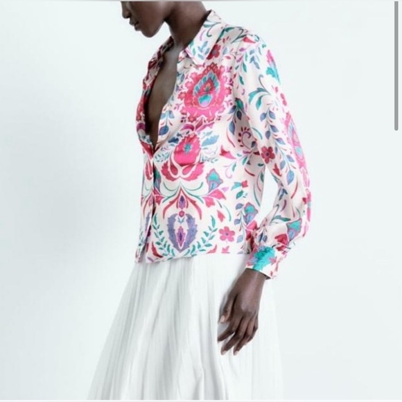 SOLD Zara multiple color satiny blouse size M!NWT - Picture 5 of 7